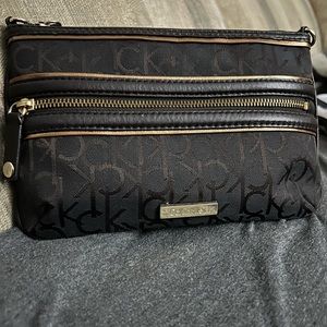 Crossbody purse